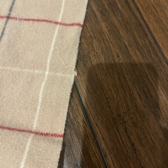 Burberry blanket scarf - Picture 3 of 3
